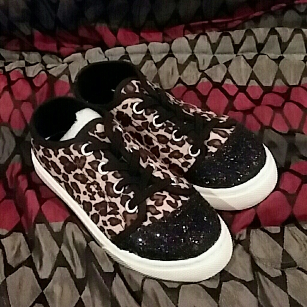 little girls size 12 shoe.